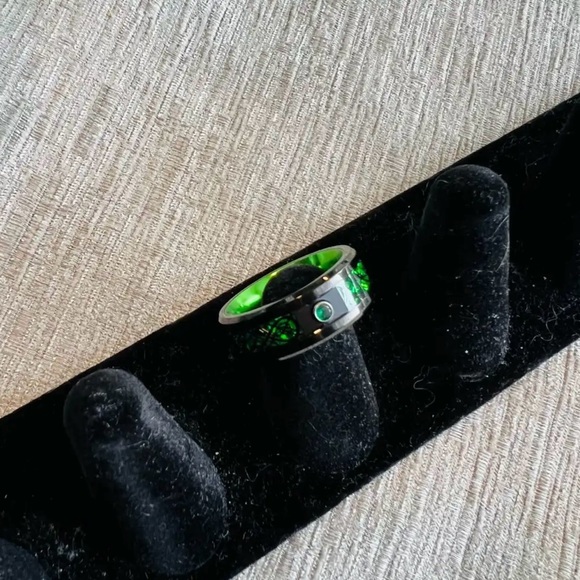 Ring w Black Dragon Pattern & Green Carbon Fiber Inlay Stainless Steel Size 8 - Picture 3 of 6